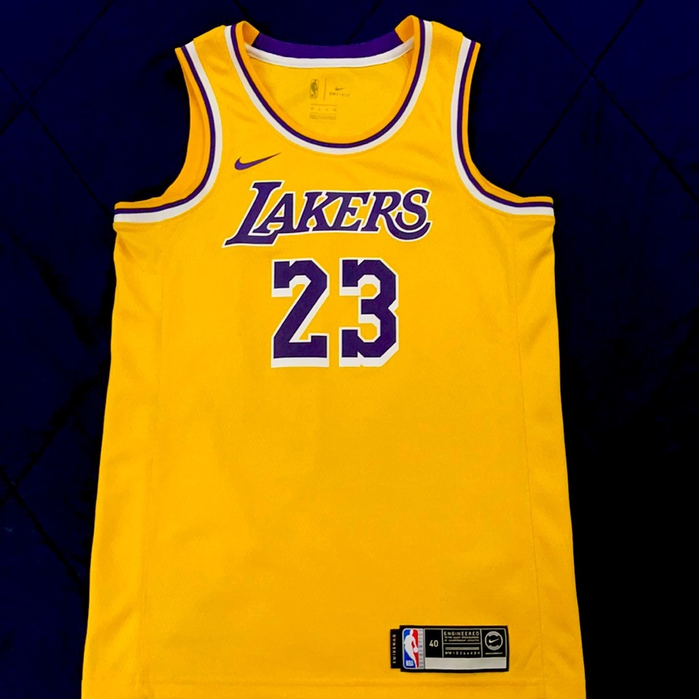 Nike Lakers LeBron James Jersey Size Small